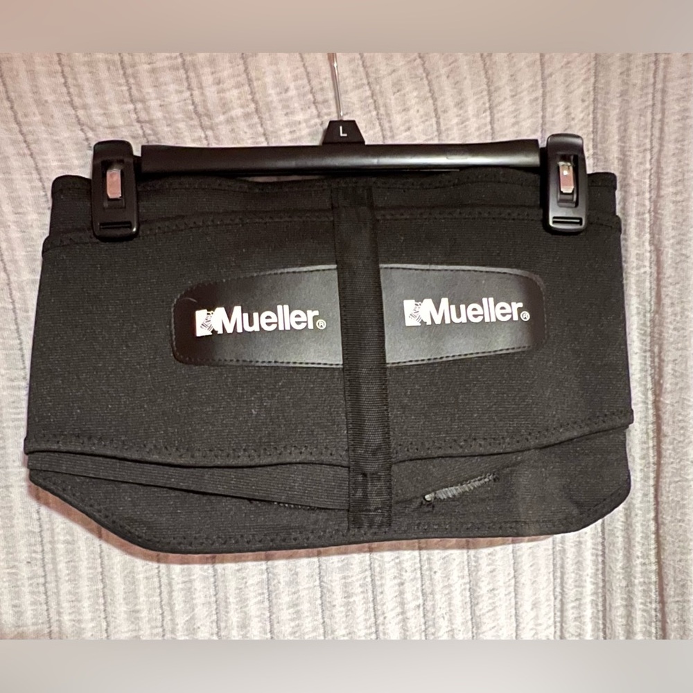 Mueller Black Back Brace With Removable Pad